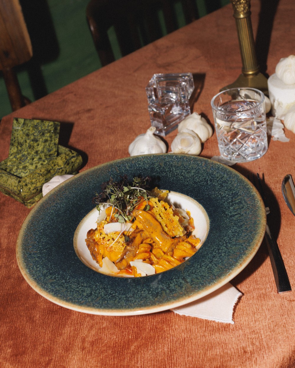 Strips of venison tenderloin with smoked paprika cream fusilli